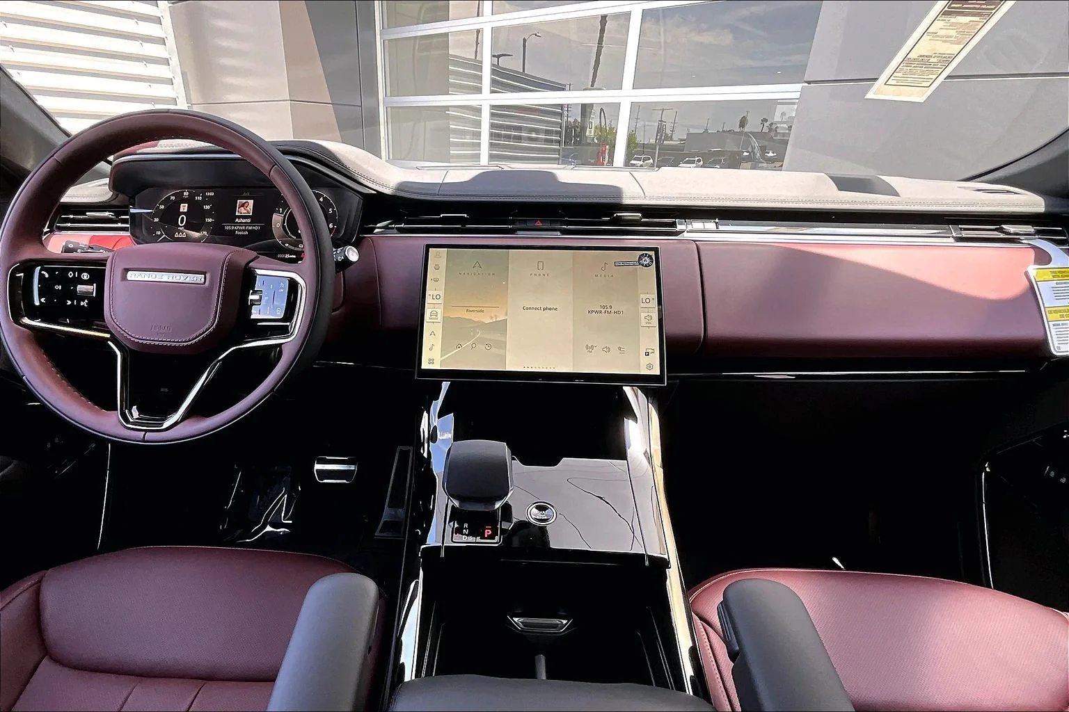 New 2026 Santorini Black Land Rover Dynamic SE image 5