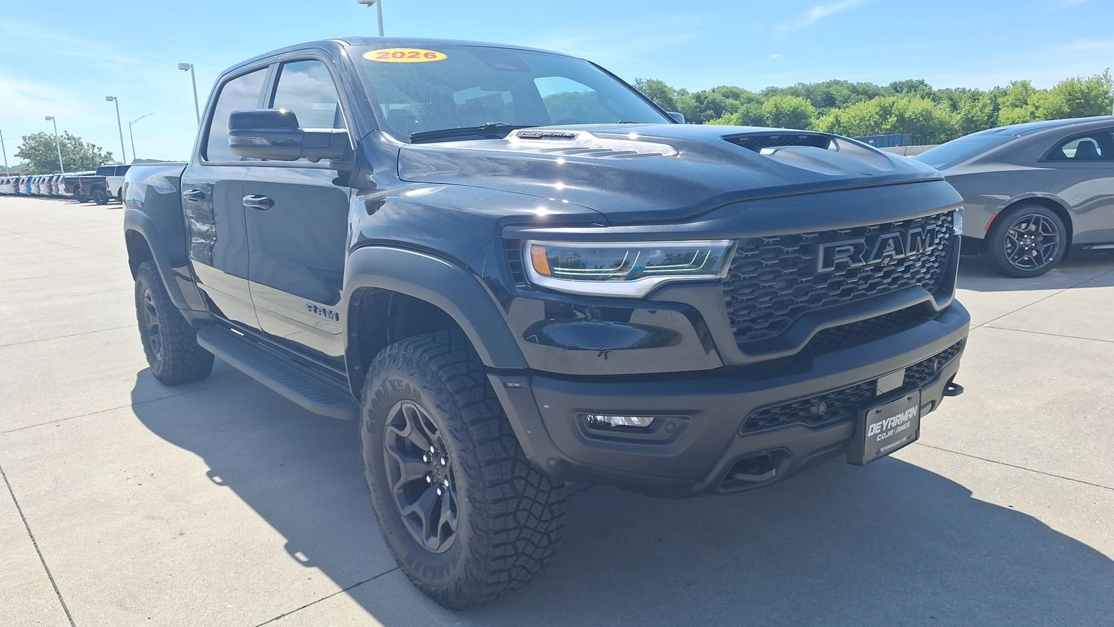New 2026 Diamond Black Crystal Pearl-Coat Exterior Paint RAM RHO image 2