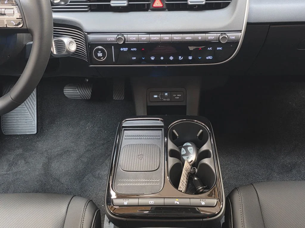 New 2026 Abyss Black Hyundai SEL image 21