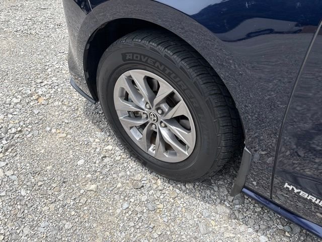 Used 2021  Toyota XLE image 4