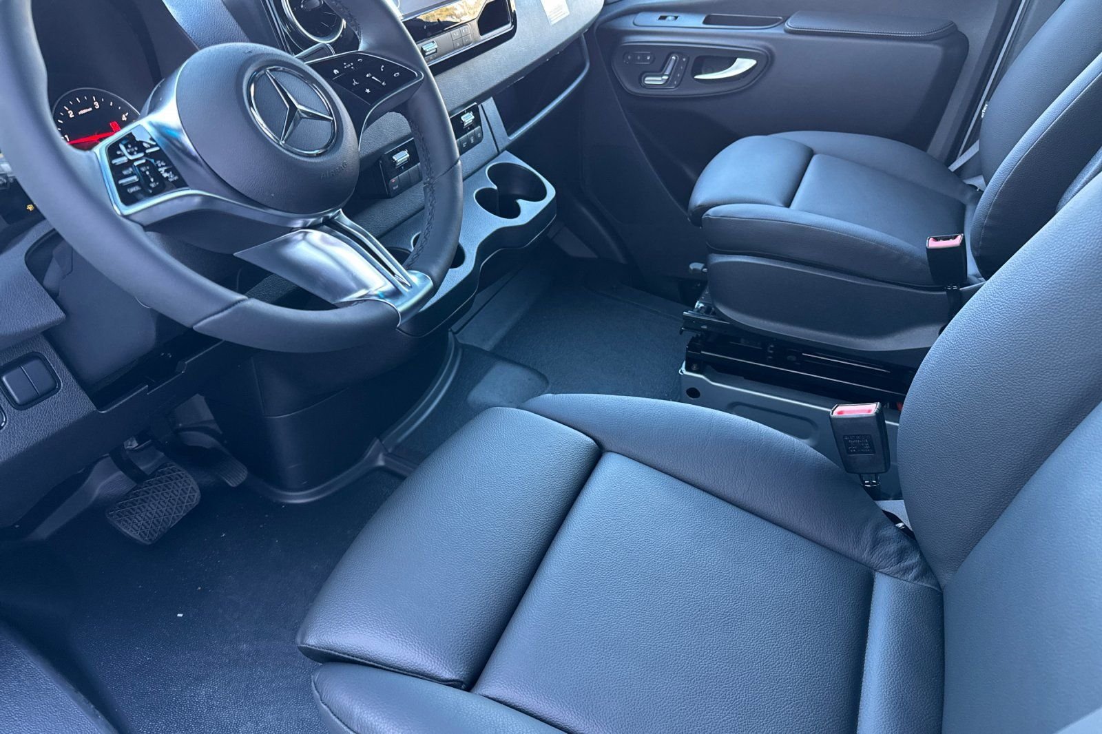 2025 Mercedes-Benz Sprinter Crew Van Base - Photo 12