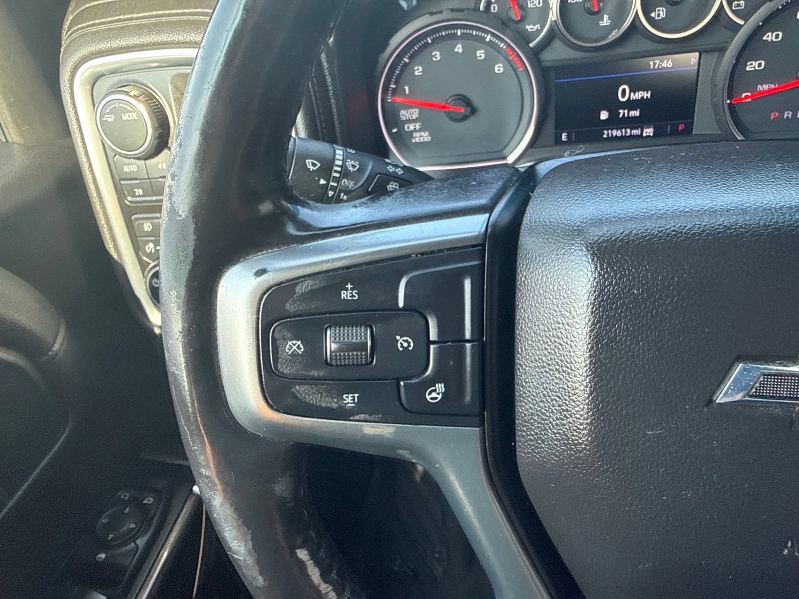 Used 2020 Shadow Gray Metallic Chevrolet LT Trail Boss with Convenience Package - Trailering Package image 31