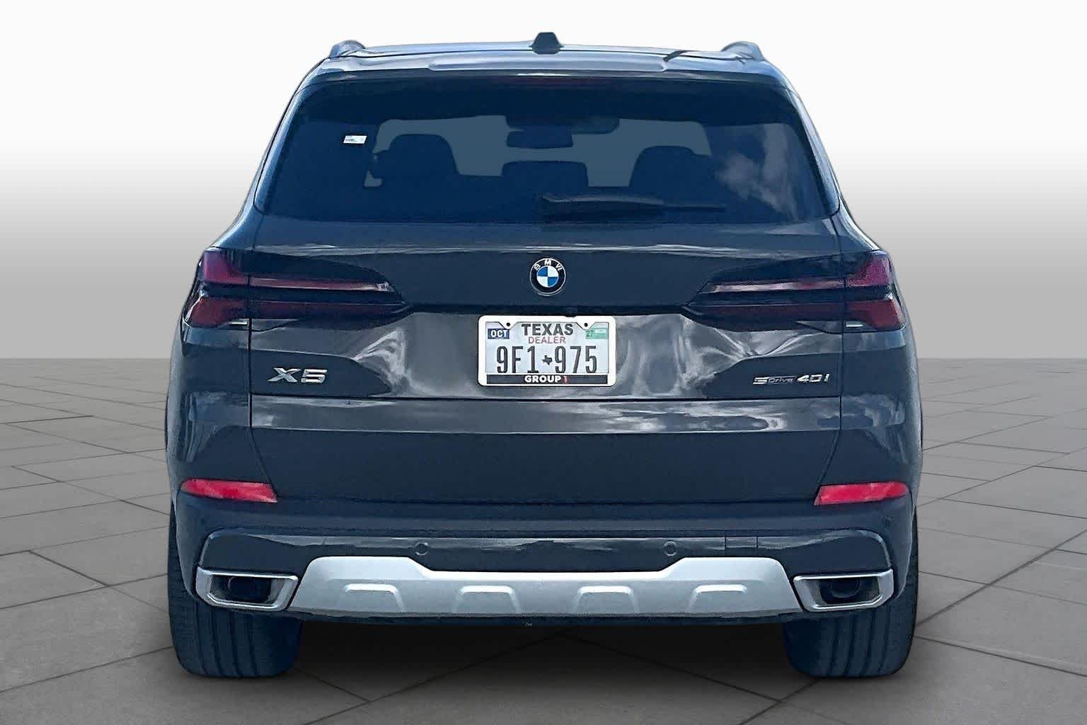 Used 2026 Dravit Grey Metallic BMW sDrive40i image 4
