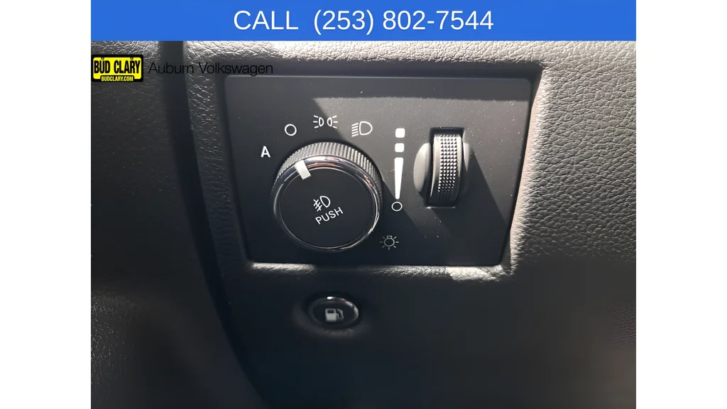 Used 2020 Black Jeep Laredo E image 22