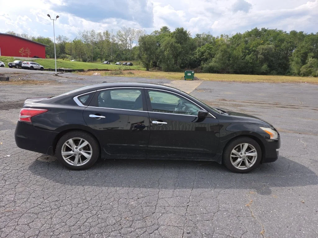 Used 2013 Black Nissan 2.5 SV image 4