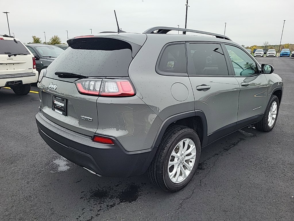 Used 2022 Gray Jeep Latitude Lux image 4