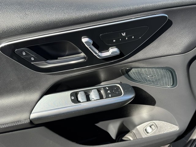New 2026 Black Mercedes-Benz GLC 300 image 8