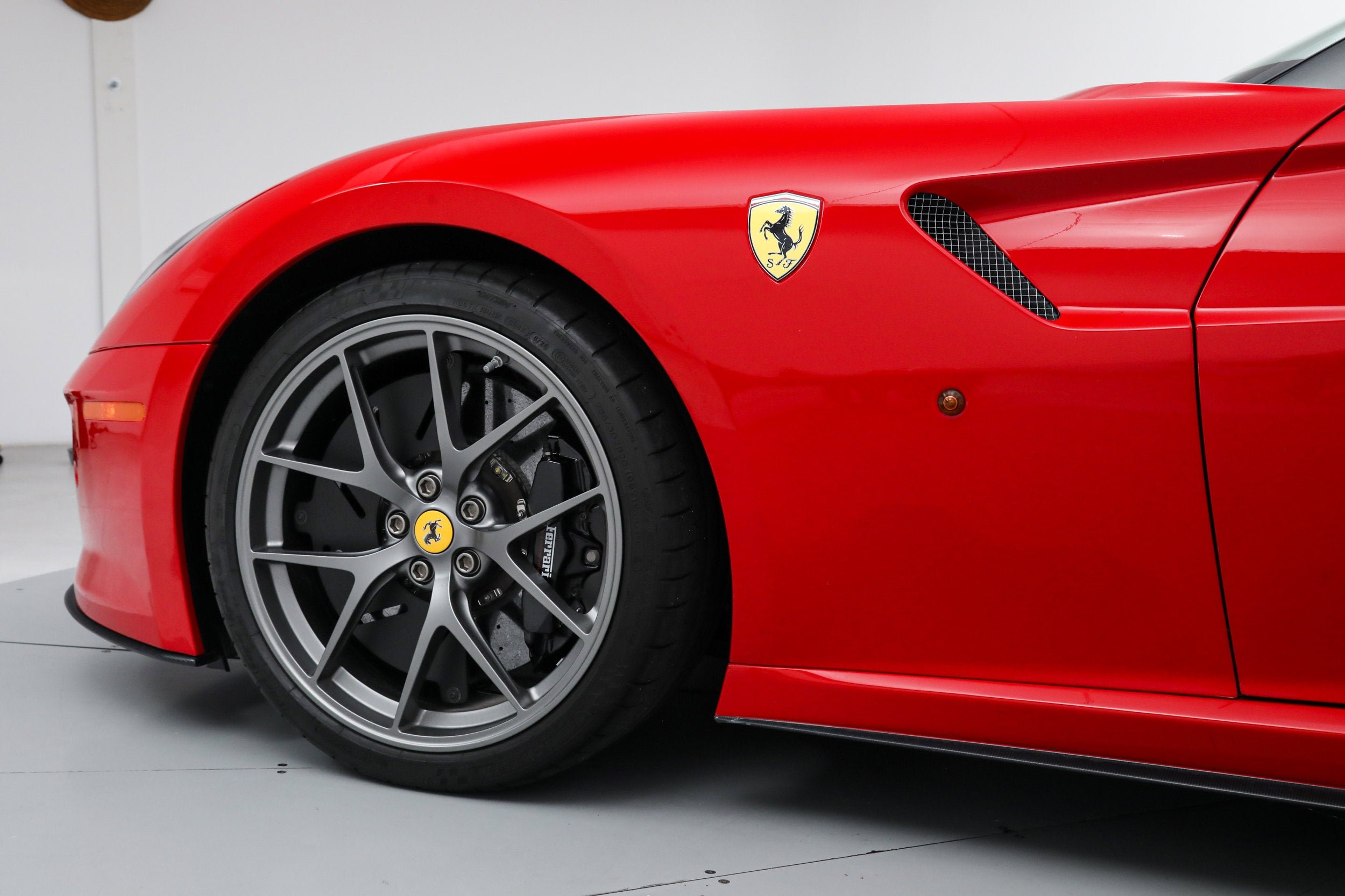 Used 2011 Rosso Corsa Ferrari  image 16