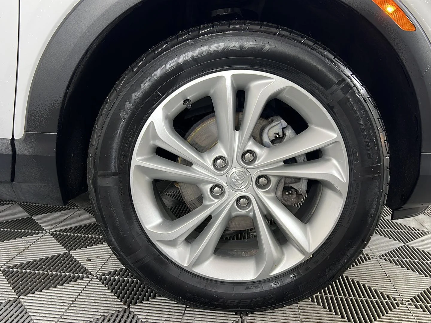 Used 2023 Summit White Buick Preferred image 9