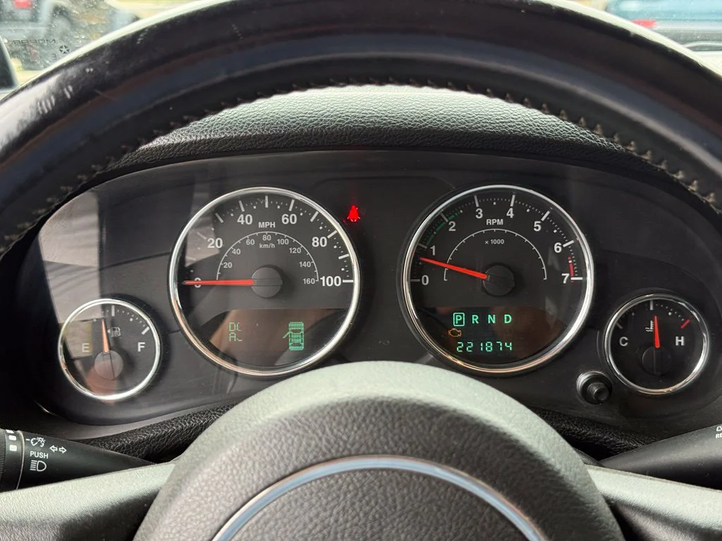 Used 2014 Gray Jeep Unlimited Sahara image 17
