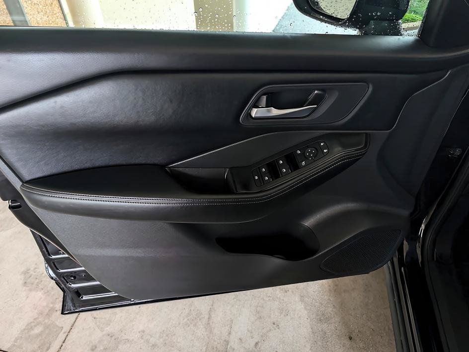 Used 2025 Super Black Nissan SV image 8