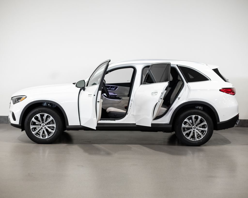 New 2026 Polar White Mercedes-Benz GLC 300 image 3