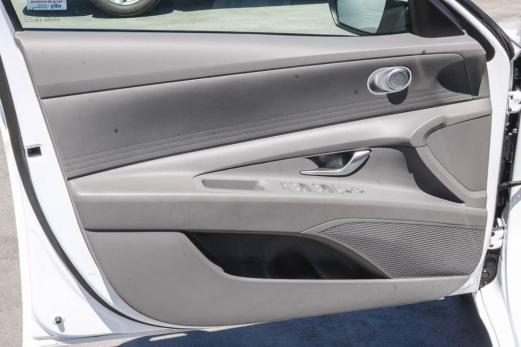 Used 2024 White Hyundai SEL image 25