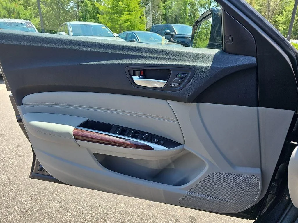 Used 2015  Acura V6 Tech image 26