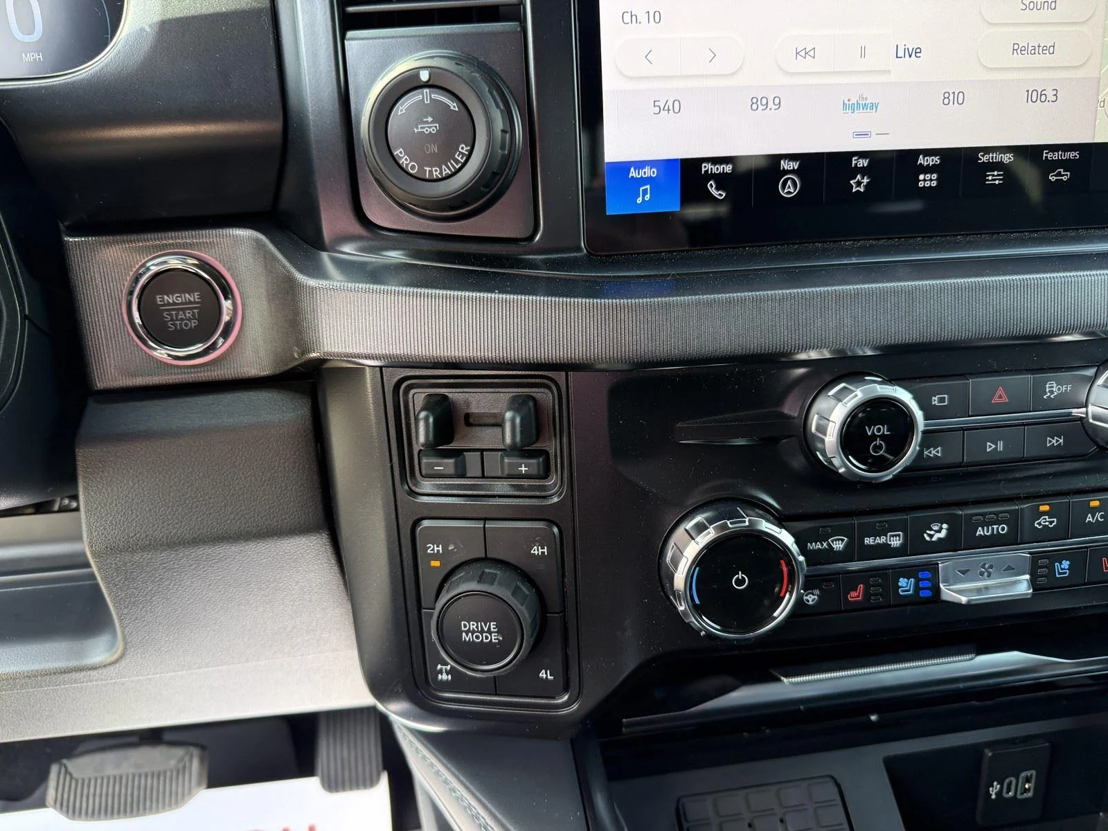 New 2026 Glacier Gray Metallic Tri-Coat Ford F-250® Platinum® image 25
