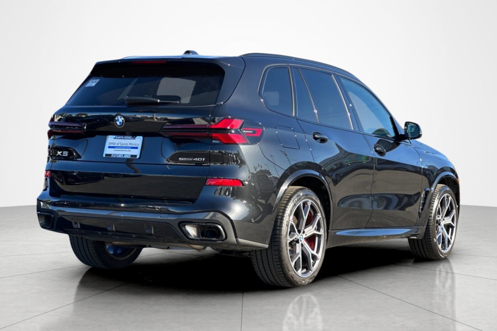 Used 2024 Black Sapphire Metallic BMW sDrive40i image 5