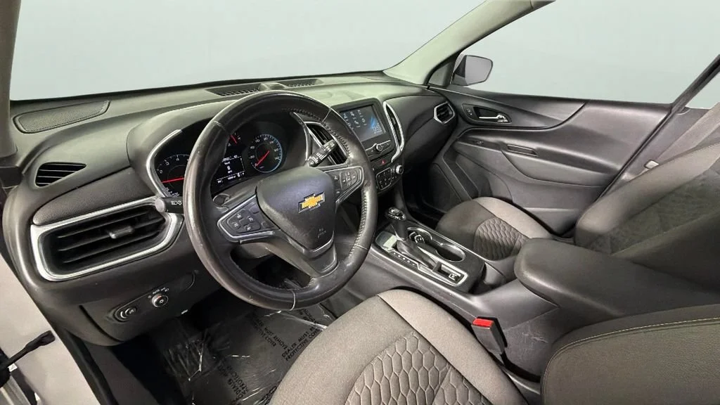 Used 2018 IRIDESCENT PEARL TRICOAT Chevrolet LT image 18