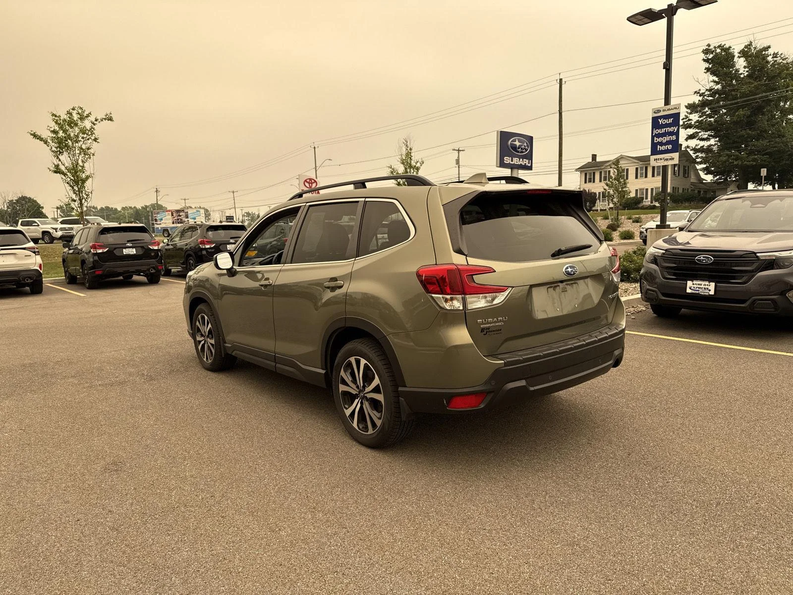 Used 2020 Jasper Green Metallic Subaru Limited image 5