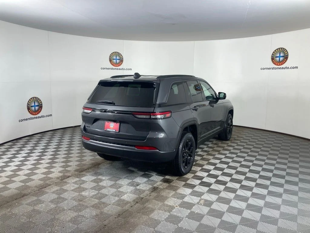 New 2026 Baltic Gray Metallic Clear-Coat Exterior Paint Jeep Altitude image 18
