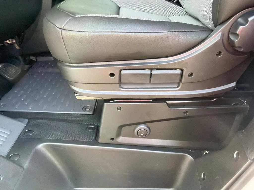 New 2026 Bright White Clear-Coat Exterior Paint RAM High Roof image 19