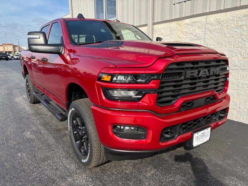 New 2026 Molten Red Pearl-Coat Exterior Paint RAM Black Express 4x4 image 2