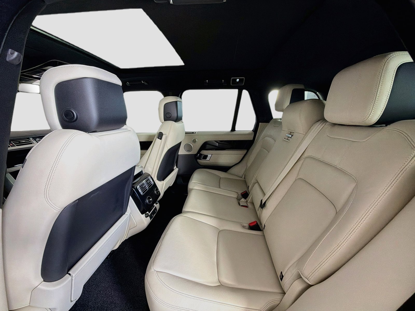 Used 2022 Portofino Blue Metallic Land Rover  image 27