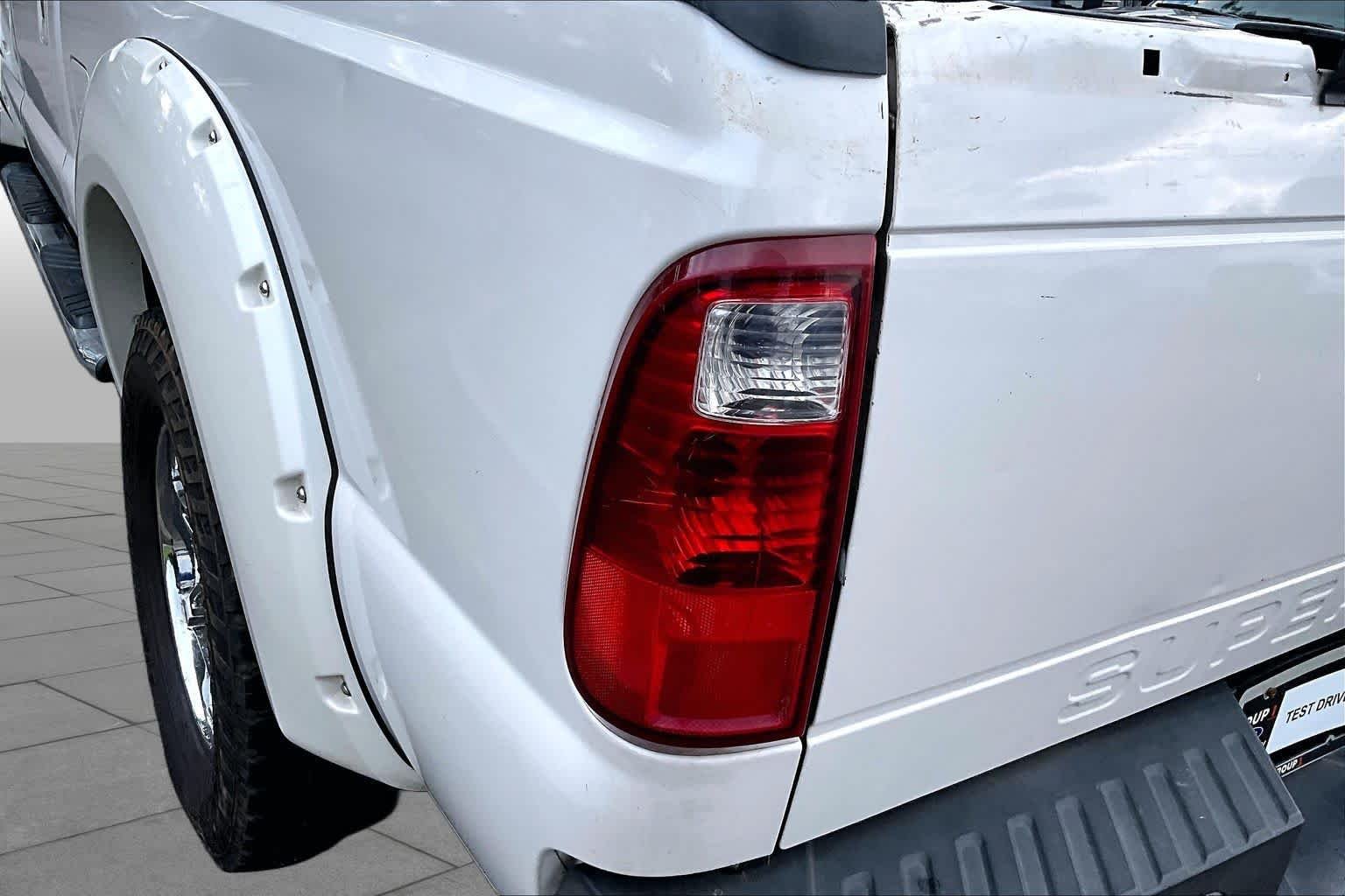 Used 2014 White Platinum Metallic Tri-Coat Ford Lariat image 26
