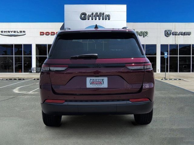 New 2026 Velvet Red Pearl-Coat Exterior Paint Jeep Laredo Altitude image 8