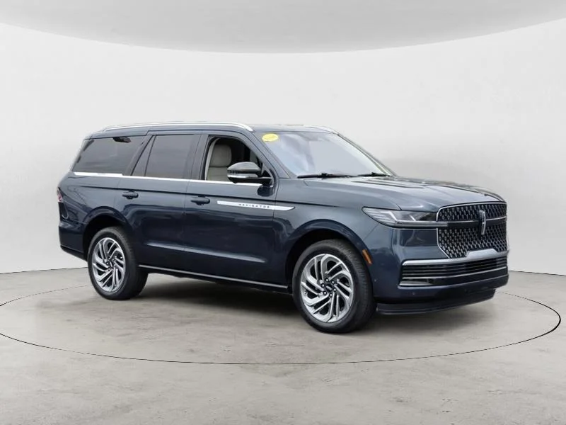 2025 Lincoln Navigator Reserve 4WD's photo
