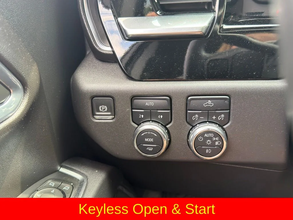 Used 2025 White GMC Elevation image 35