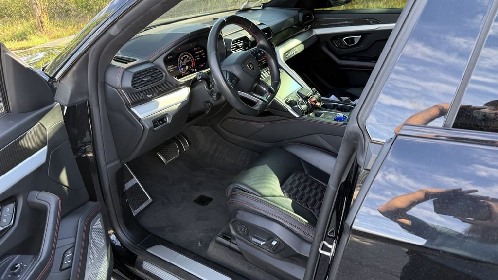 Used 2020 Black Lamborghini Base image 3