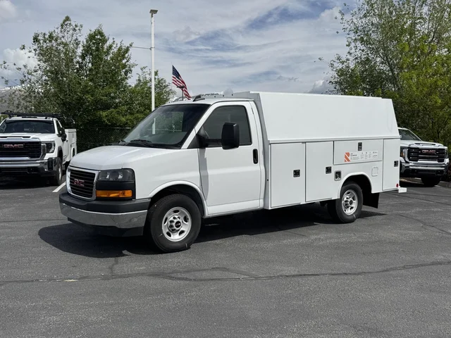2025 GMC Savana Cutaway 3500 1WT