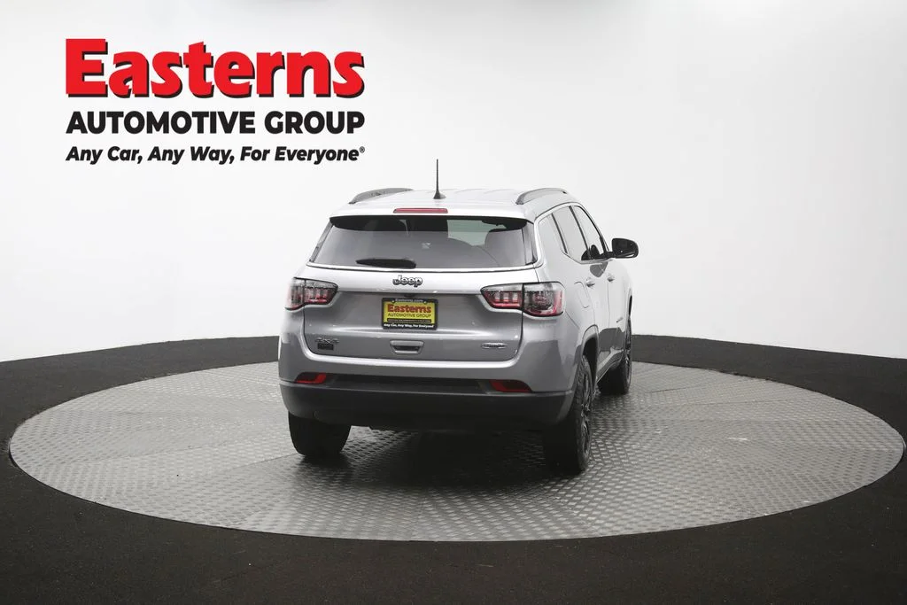 Used 2022 Silver Jeep Latitude image 37