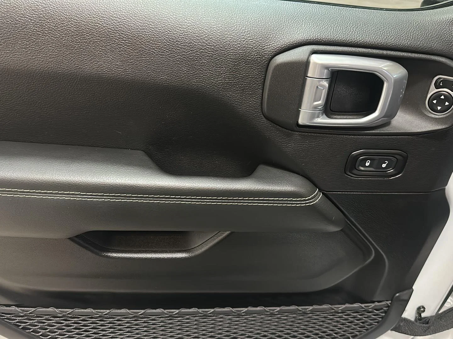 Used 2021 Bright White Clearcoat Jeep Overland image 17
