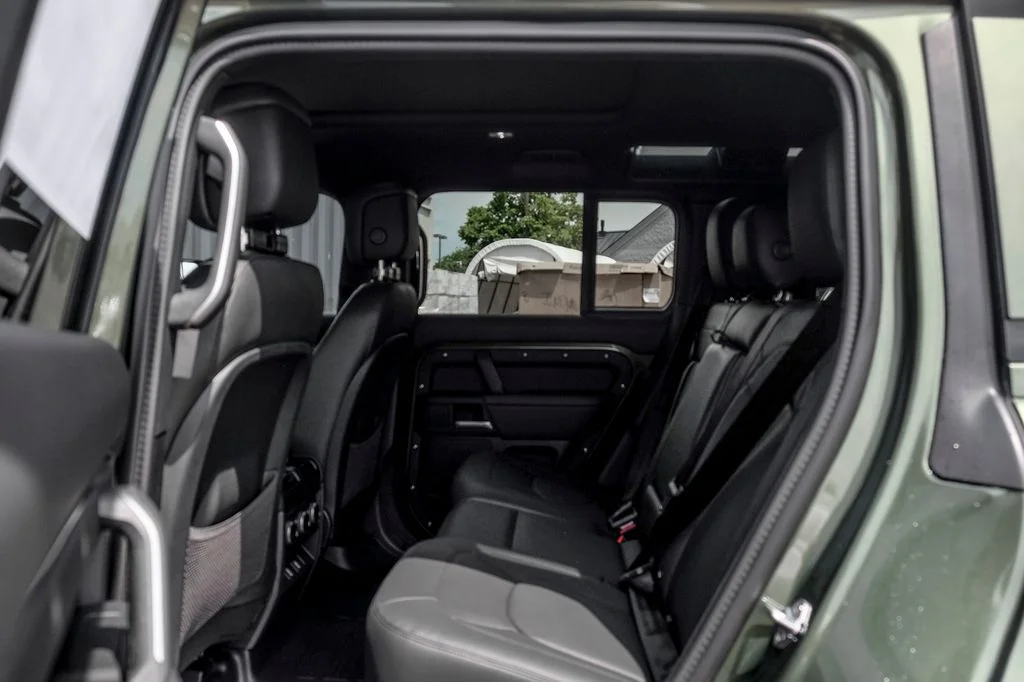New 2026 Woolstone Green Land Rover X-Dynamic SE image 17