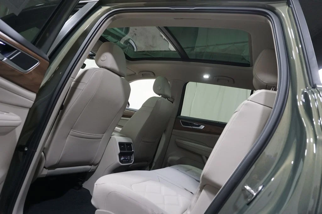 New 2026 Green Volkswagen 2.0T SE w/Technology image 31