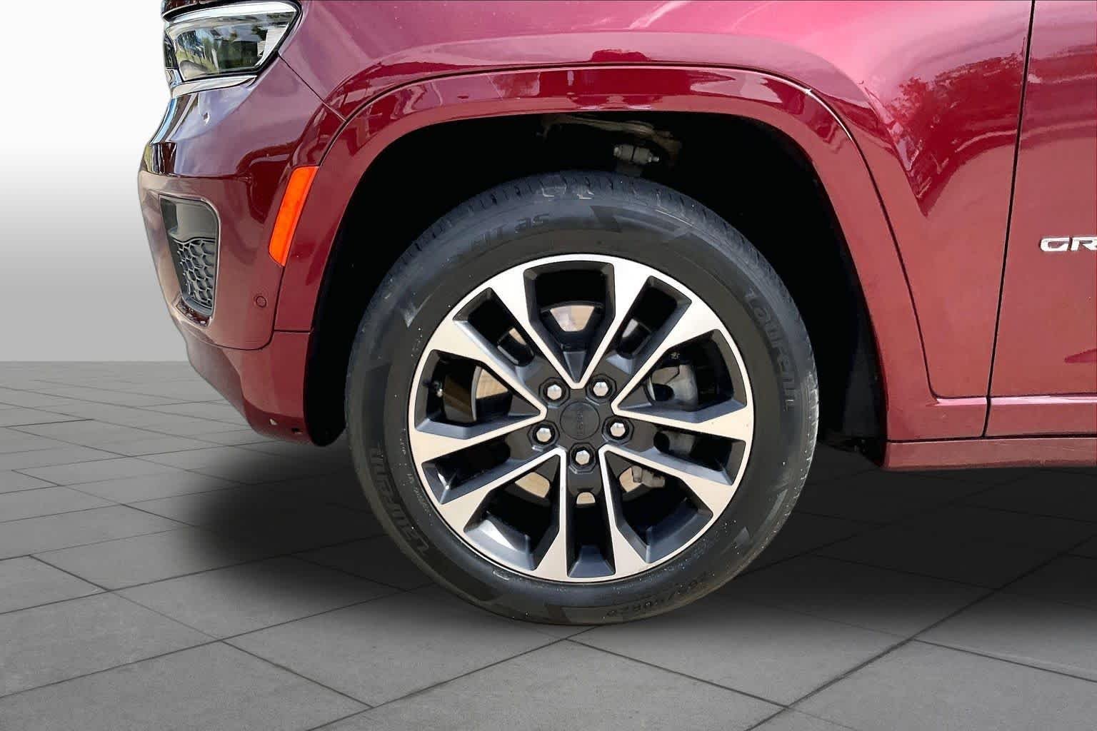 Used 2021 Velvet Red Pearlcoat Jeep Overland image 11