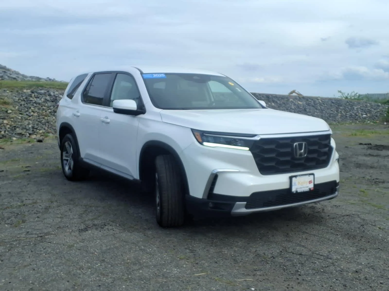 Certified Used 2025 Platinum White Pearl Honda EX-L image 3