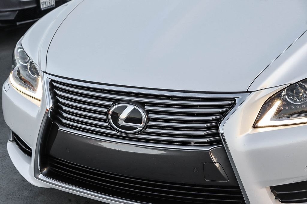 Used 2016 White Pearl Lexus 460 image 6