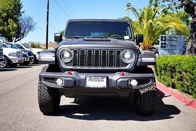 New 2026 Granite Crystal Metallic Clear-Coat Exterior Paint Jeep Rubicon image 4