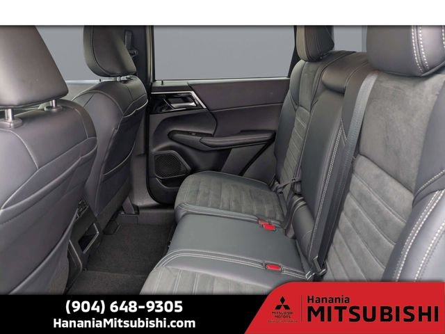 Used 2024 Silver Mitsubishi SE image 14
