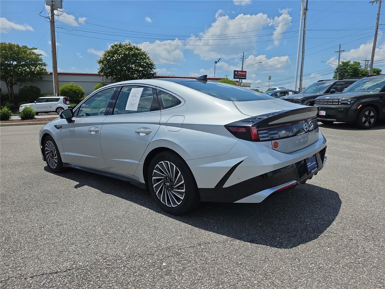 Used 2025 Aero Silver Hyundai Limited image 23