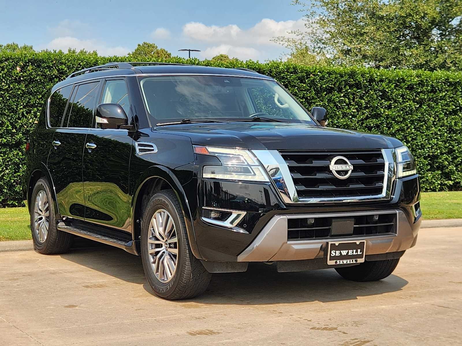 Used 2023 Super Black Nissan SL image 3