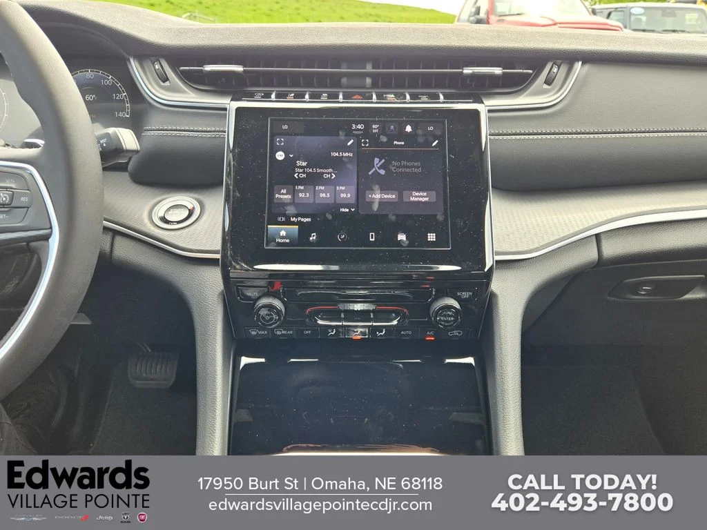 New 2026 Bright White Clear-Coat Exterior Paint Jeep Laredo image 19