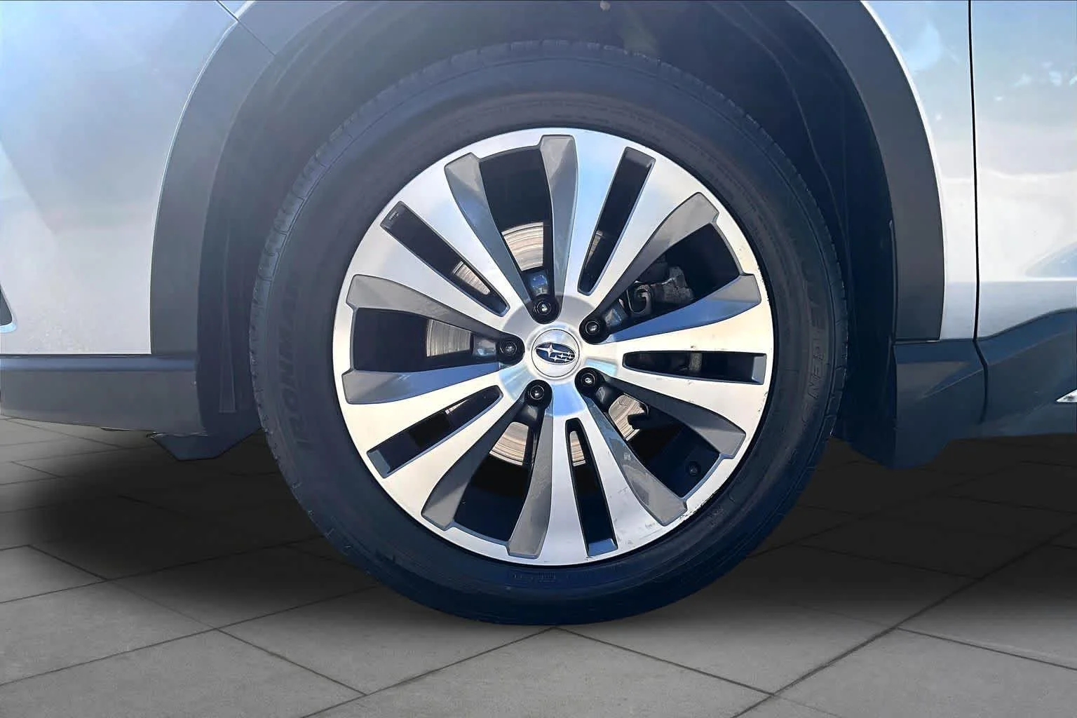 Used 2022 Ice Silver Metallic Subaru Limited image 11