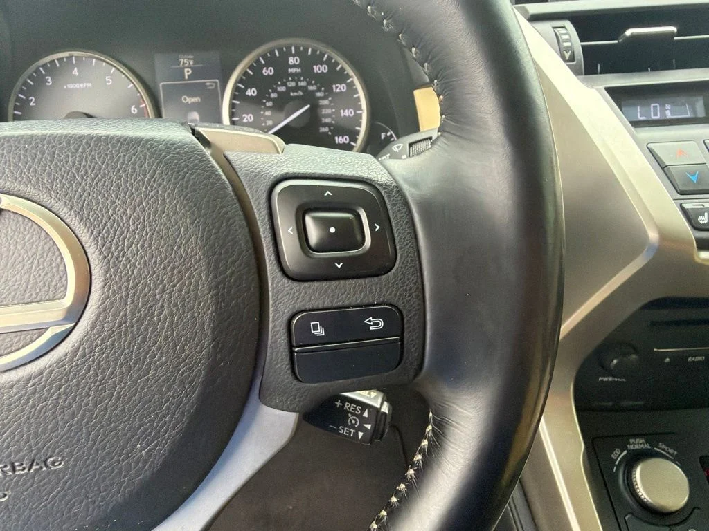 Used 2015 Atomic Silver Lexus 200t image 25
