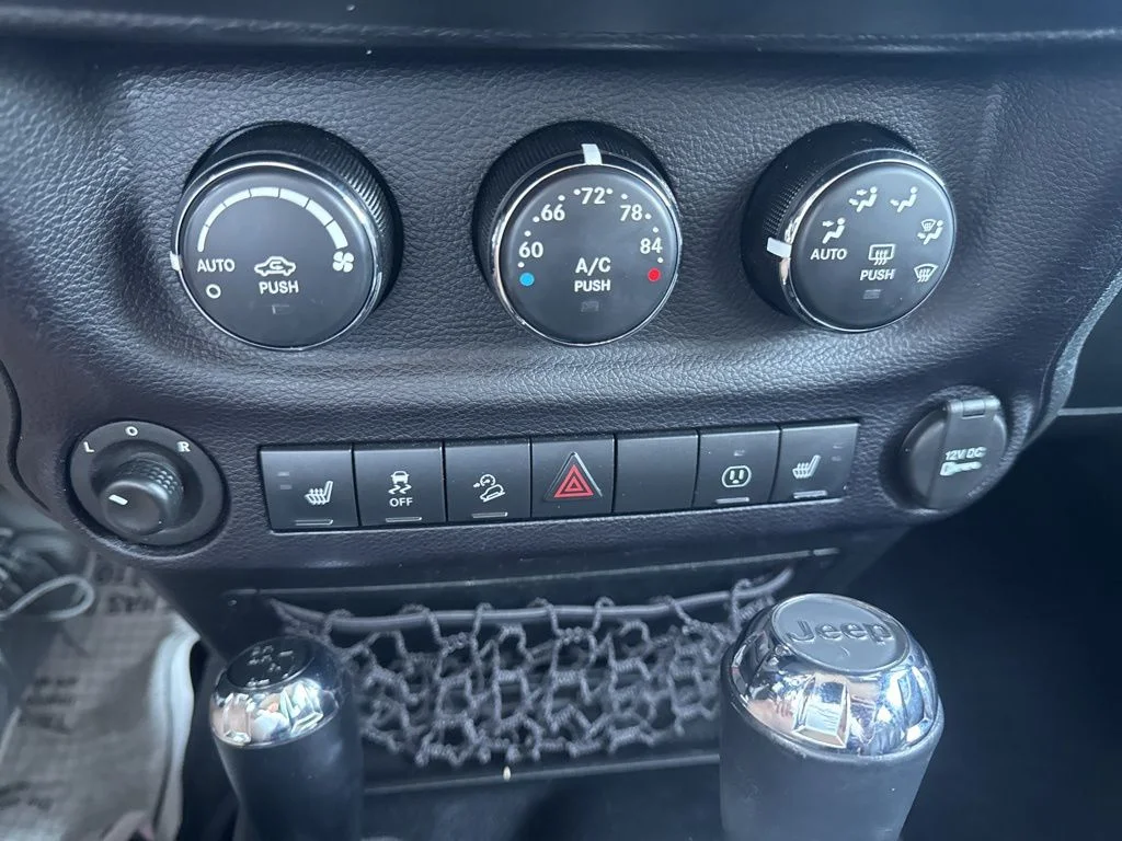 Used 2016 White Jeep Unlimited Rubicon image 21