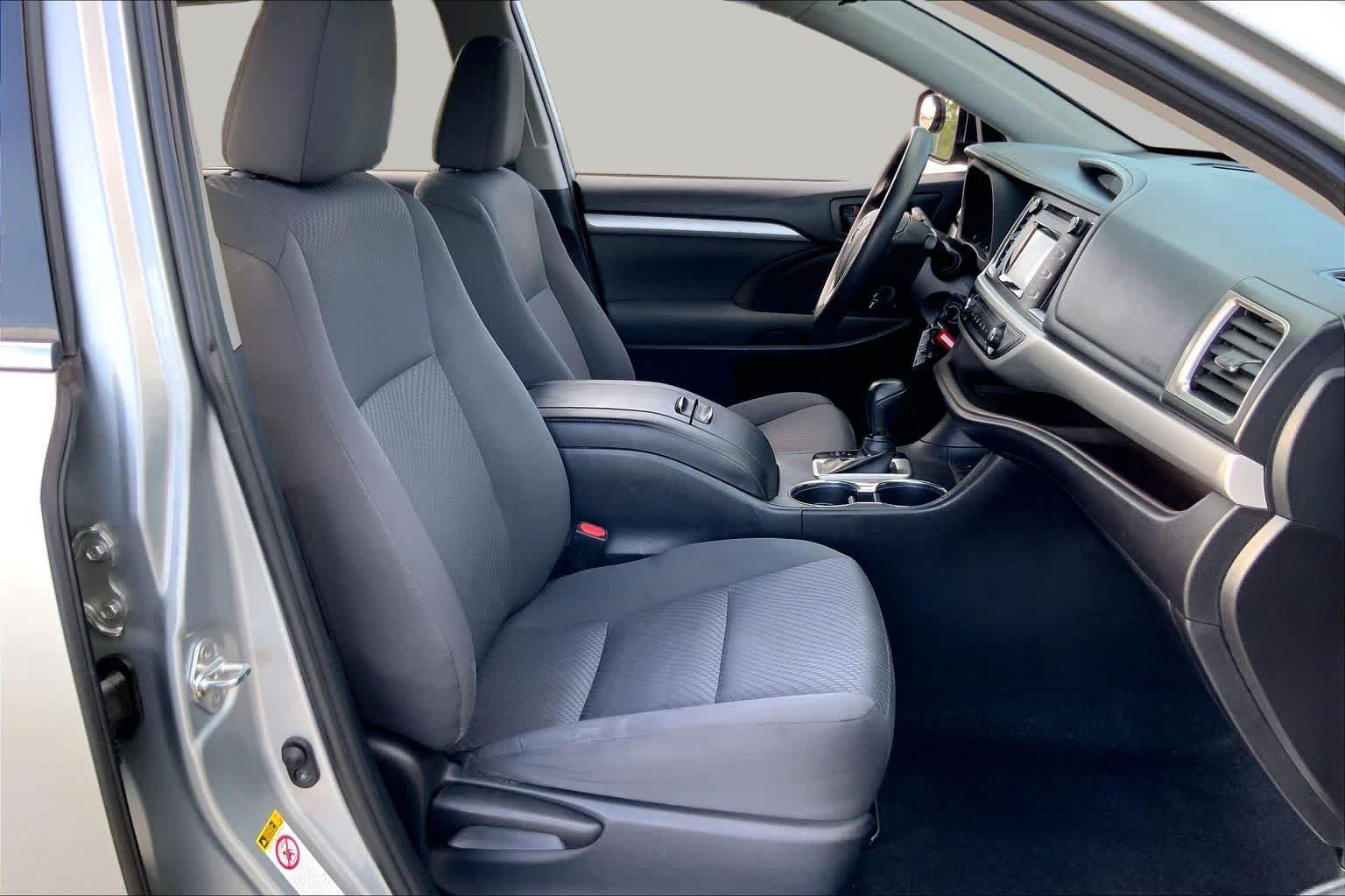 Used 2019 Celestial Silver Metallic Toyota LE image 9