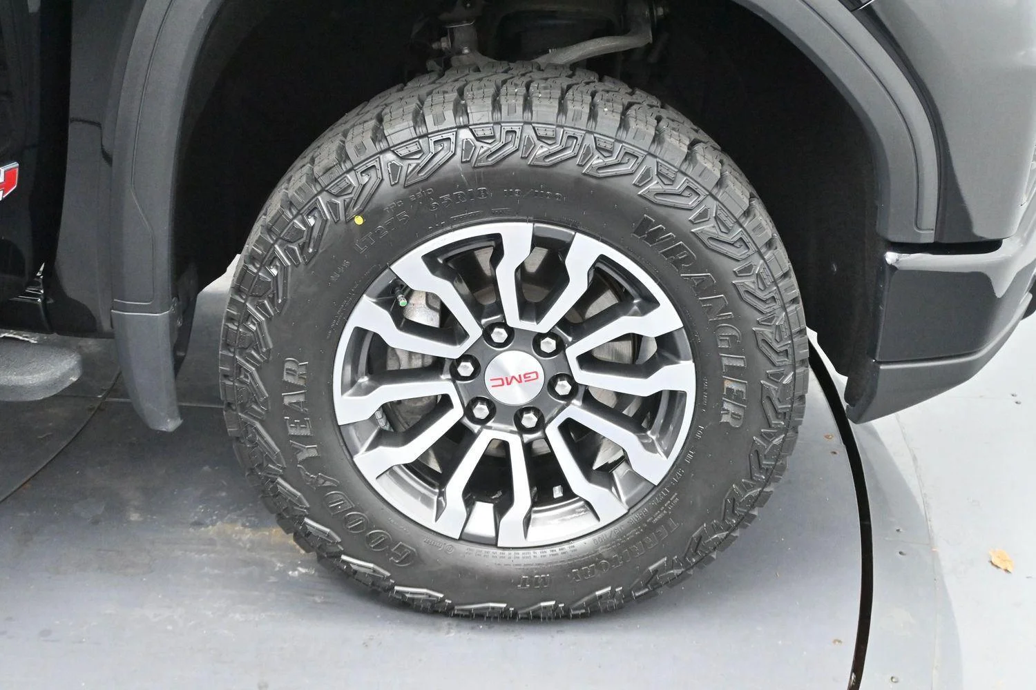 Used 2023 Onyx Black GMC AT4 image 35