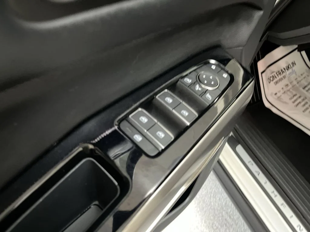 Used 2024 White Nissan Platinum image 17